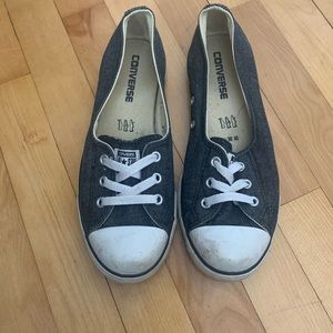 Size 8 women’s Converse slip on sneakers